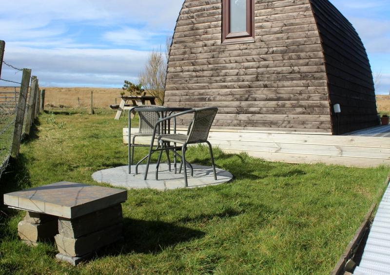 Hillside Camping Pods And Shepherd'S Hut Wick  Exterior photo