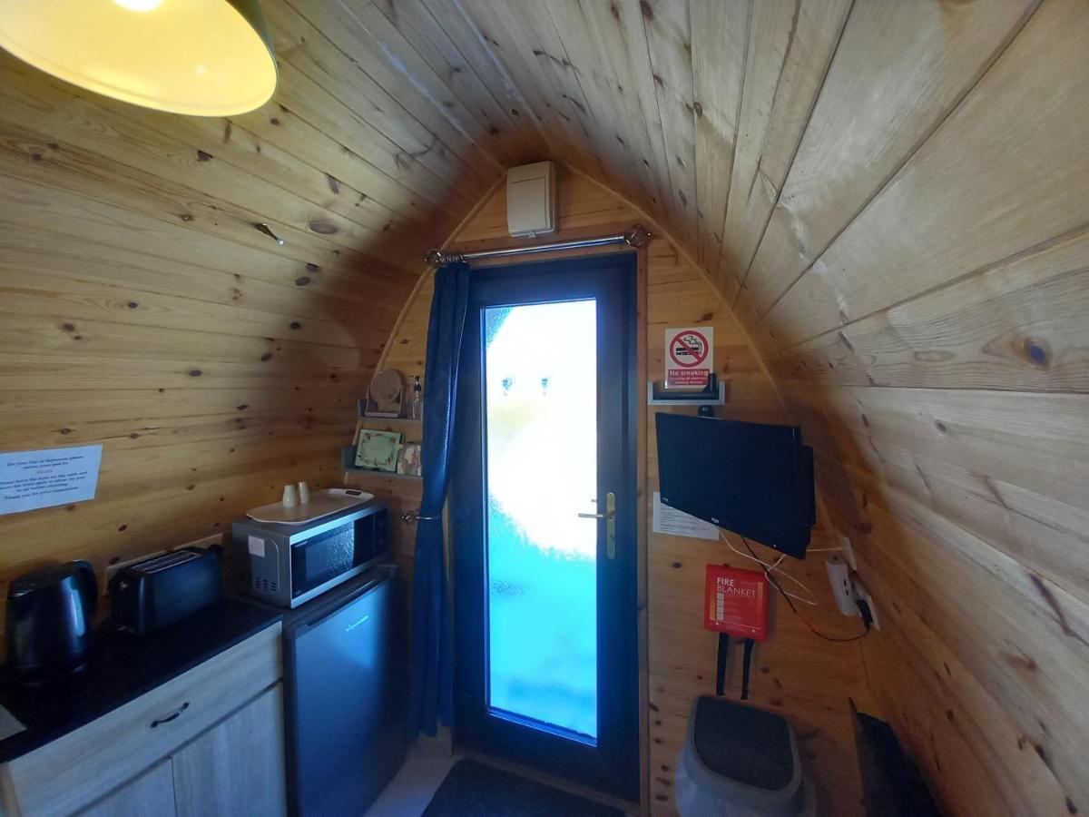 Hillside Camping Pods And Shepherd'S Hut Wick  Exterior photo