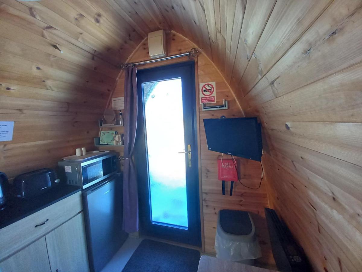 Hillside Camping Pods And Shepherd'S Hut Wick  Exterior photo