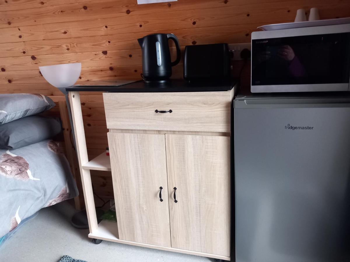 Hillside Camping Pods And Shepherd'S Hut Wick  Room photo