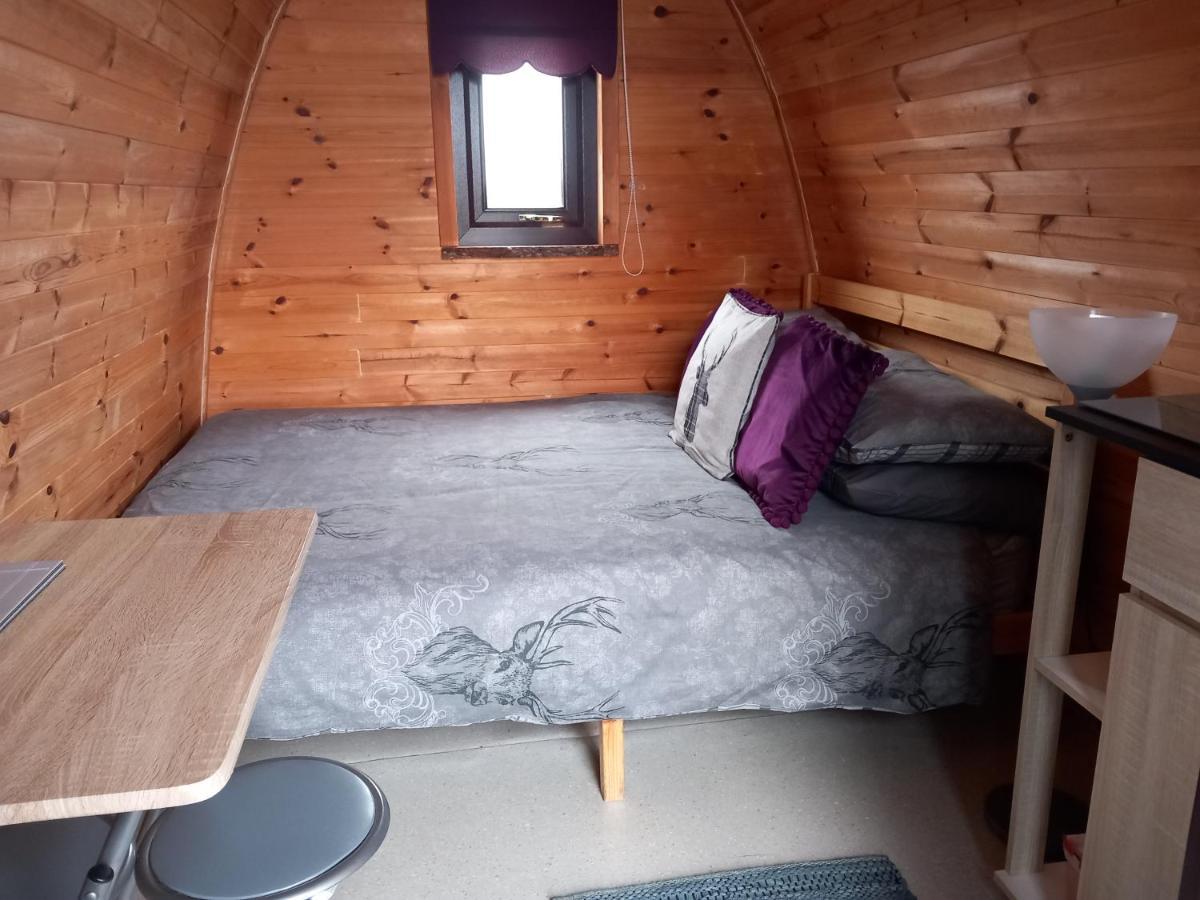 Hillside Camping Pods And Shepherd'S Hut Wick  Room photo