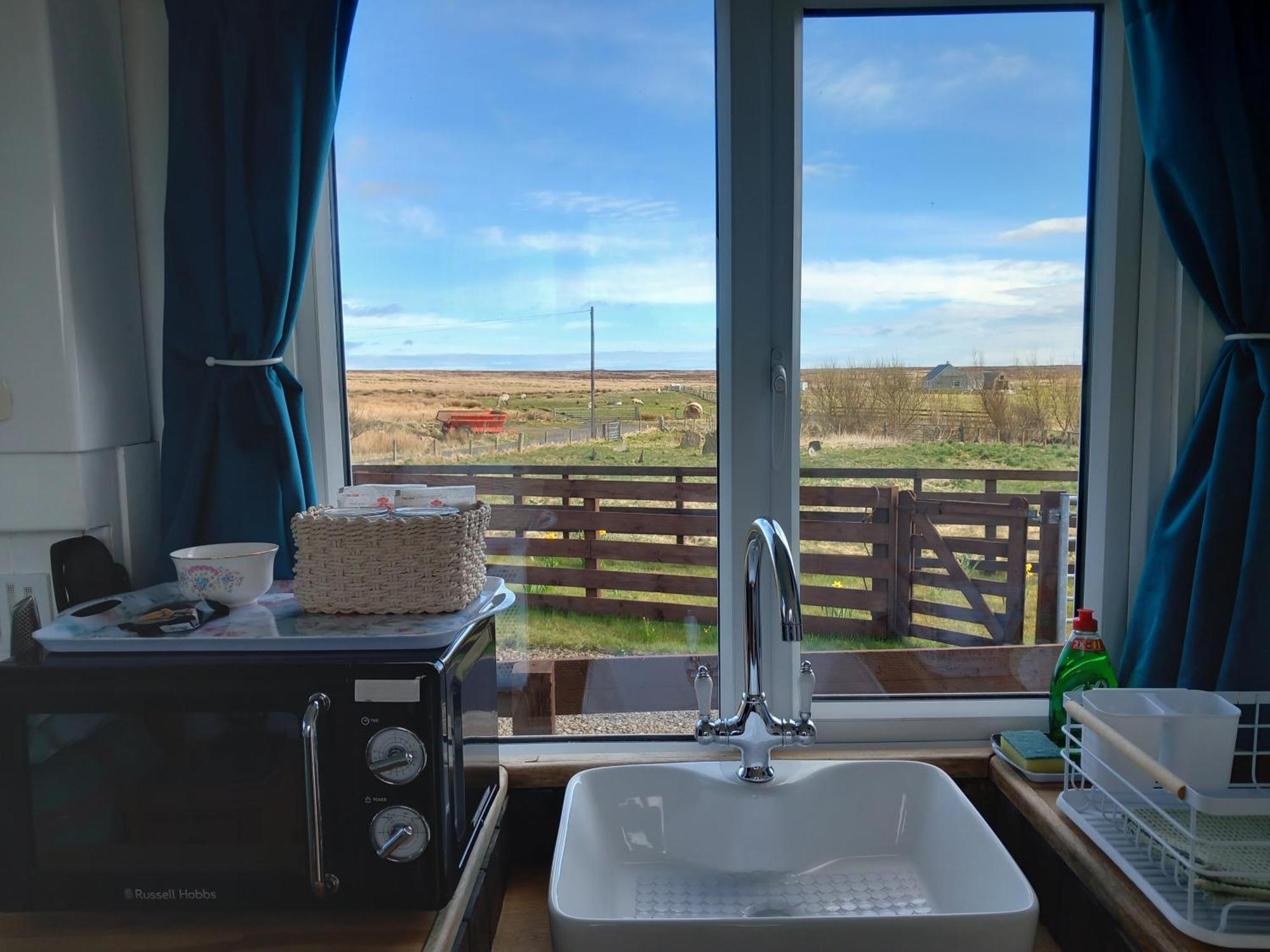 Hillside Camping Pods And Shepherd'S Hut Wick  Exterior photo